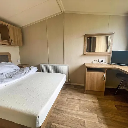 Modern Caravan With Decking Near Scratby Beach Ref 50007E Great Yarmouth Exterior photo