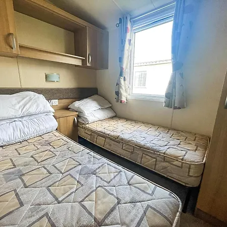 Modern Caravan With Decking Near Scratby Beach Ref 50007E Great Yarmouth Exterior photo