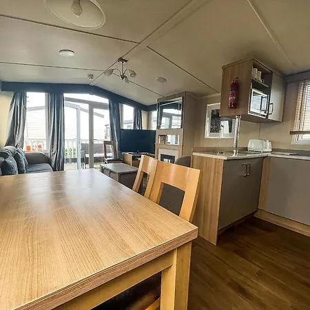 Modern Caravan With Decking Near Scratby Beach Ref 50007E Great Yarmouth Exterior photo