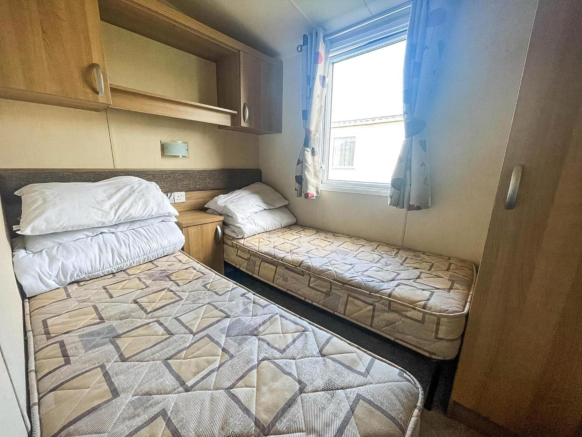 Campsite Modern Caravan With Decking Near Scratby Ref 50007e Great Yarmouth